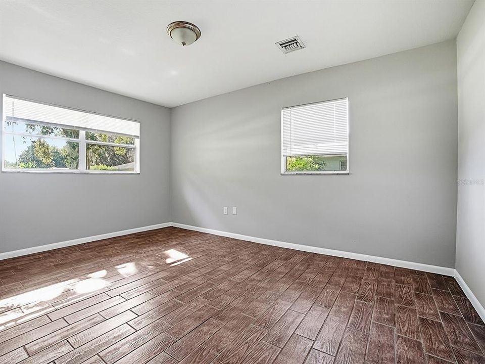For Sale: $284,990 (3 beds, 1 baths, 1301 Square Feet)