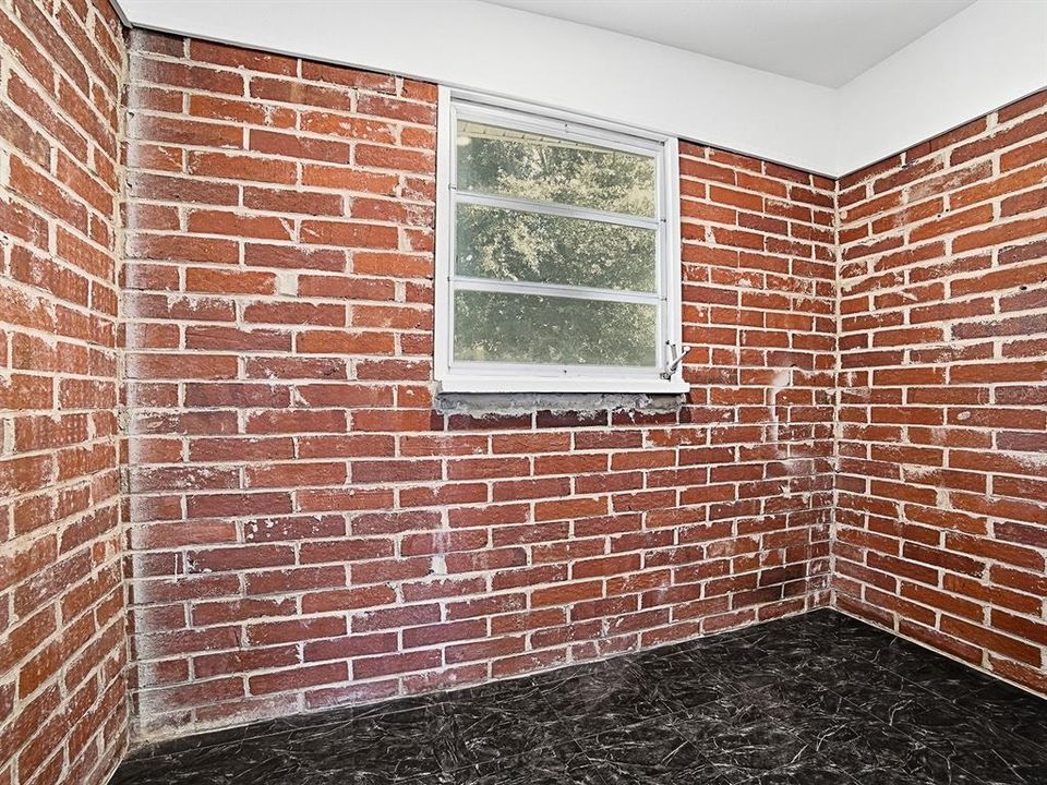 For Sale: $284,990 (3 beds, 1 baths, 1301 Square Feet)
