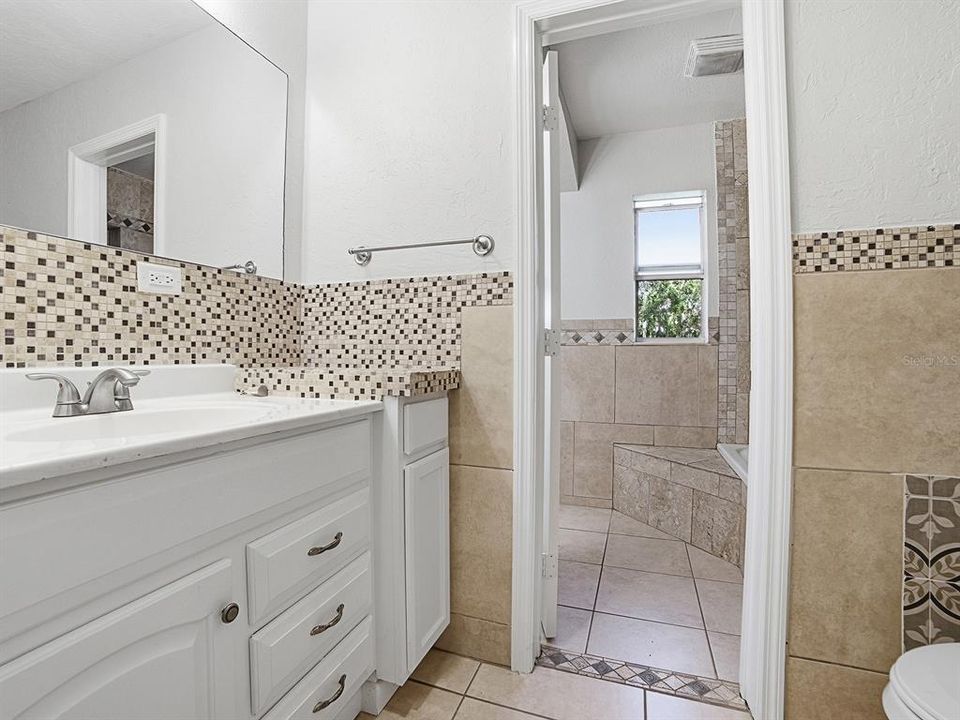 For Sale: $284,990 (3 beds, 1 baths, 1301 Square Feet)