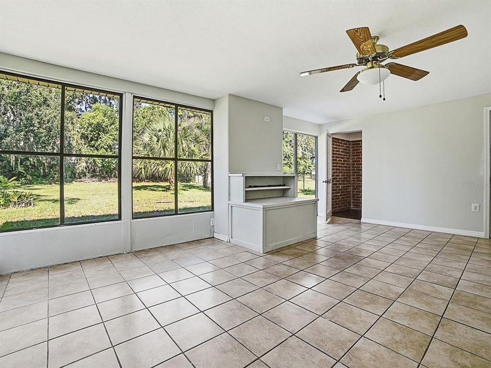 For Sale: $284,990 (3 beds, 1 baths, 1301 Square Feet)