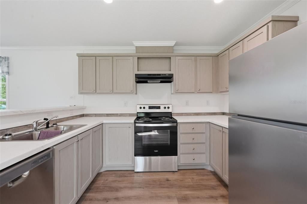 На продажу: $189,000 (2 спален, 2 ванн, 819 Квадратных фут)
