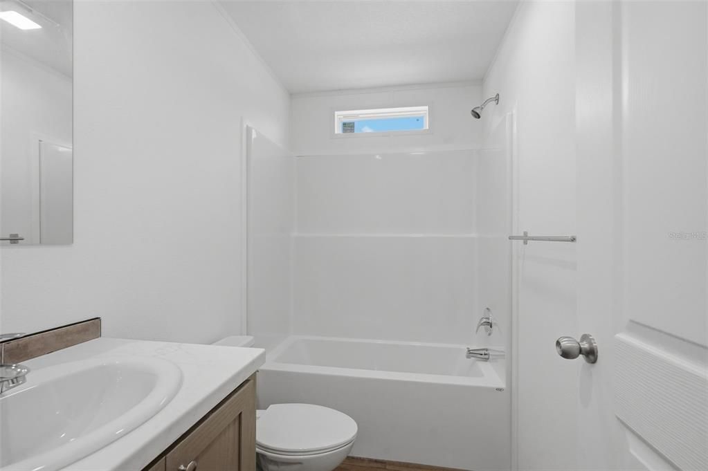 На продажу: $189,000 (2 спален, 2 ванн, 819 Квадратных фут)