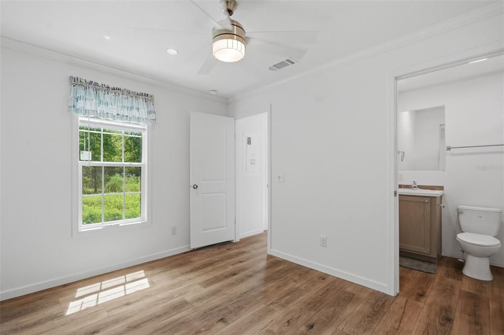 На продажу: $189,000 (2 спален, 2 ванн, 819 Квадратных фут)