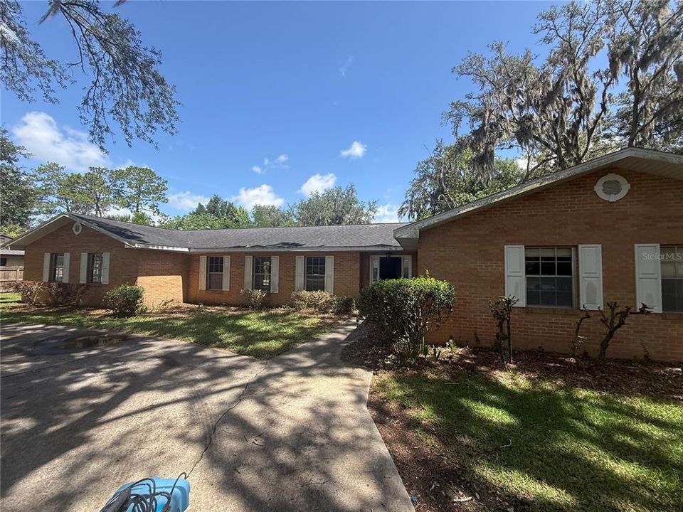 For Sale: $269,900 (5 beds, 2 baths, 3000 Square Feet)