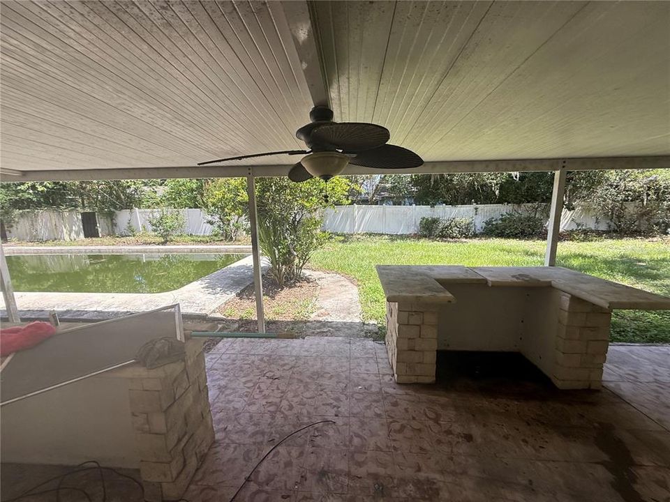For Sale: $269,900 (5 beds, 2 baths, 3000 Square Feet)
