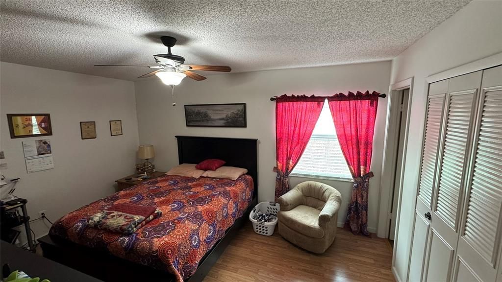 Activo con contrato: $349,900 (4 camas, 2 baños, 1356 Pies cuadrados)