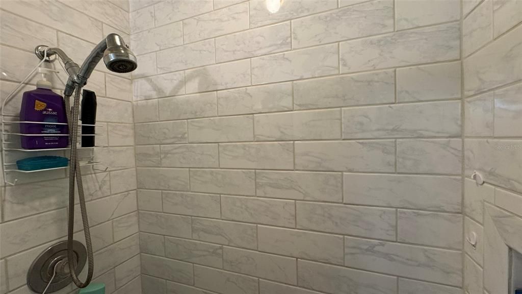 Activo con contrato: $349,900 (4 camas, 2 baños, 1356 Pies cuadrados)