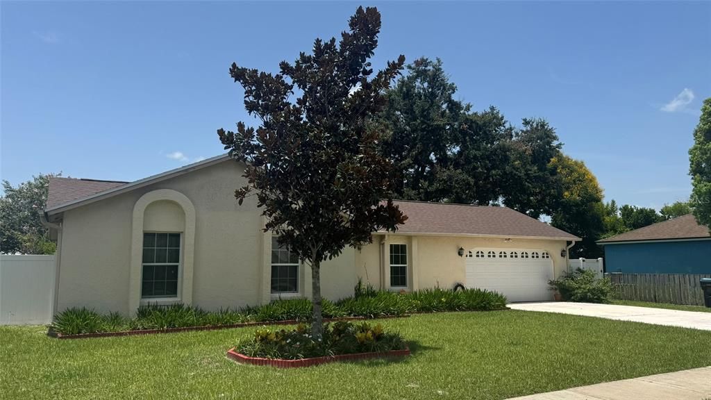 Activo con contrato: $349,900 (4 camas, 2 baños, 1356 Pies cuadrados)