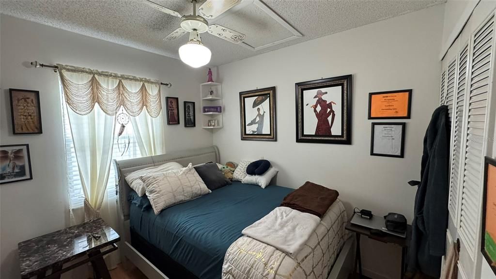Activo con contrato: $349,900 (4 camas, 2 baños, 1356 Pies cuadrados)