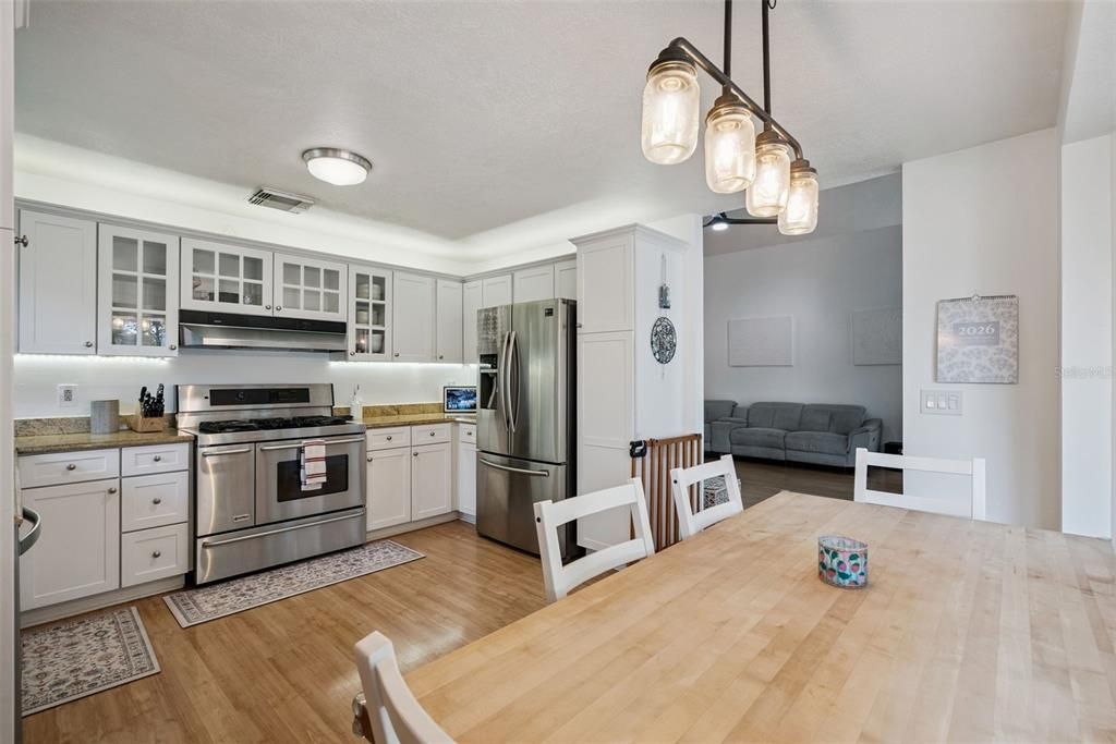 Activo con contrato: $449,000 (3 camas, 2 baños, 1673 Pies cuadrados)