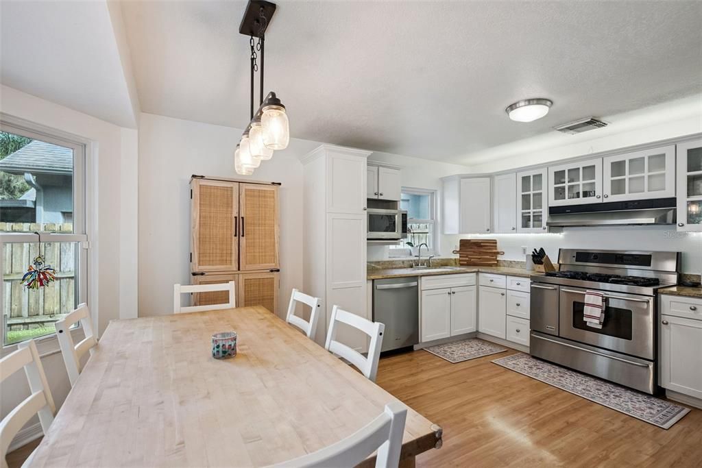 Activo con contrato: $449,000 (3 camas, 2 baños, 1673 Pies cuadrados)