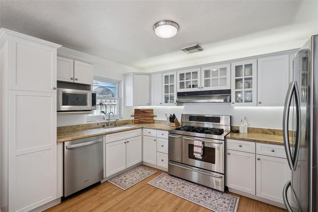 Activo con contrato: $449,000 (3 camas, 2 baños, 1673 Pies cuadrados)