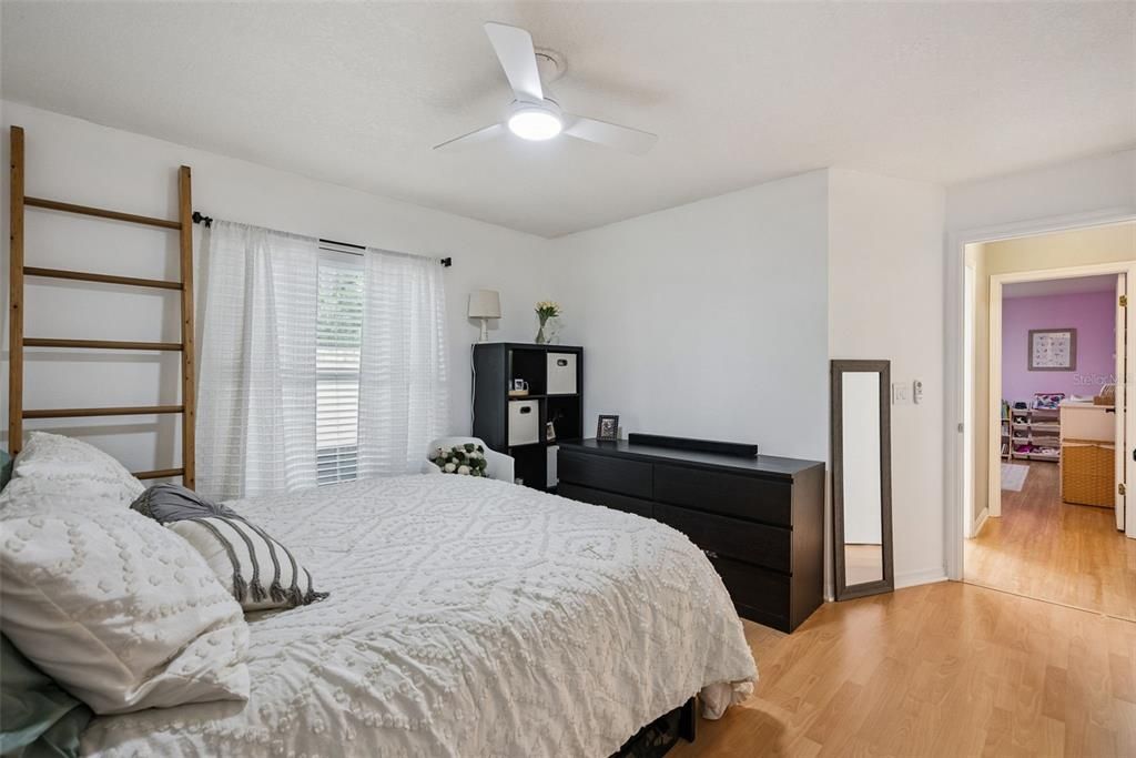Activo con contrato: $449,000 (3 camas, 2 baños, 1673 Pies cuadrados)