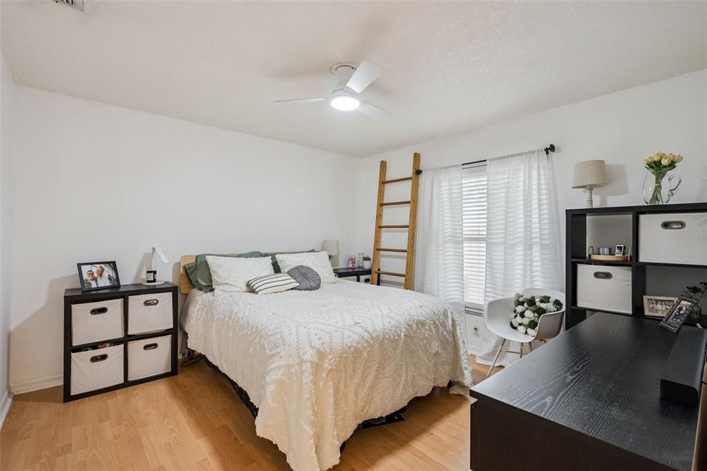 Activo con contrato: $449,000 (3 camas, 2 baños, 1673 Pies cuadrados)