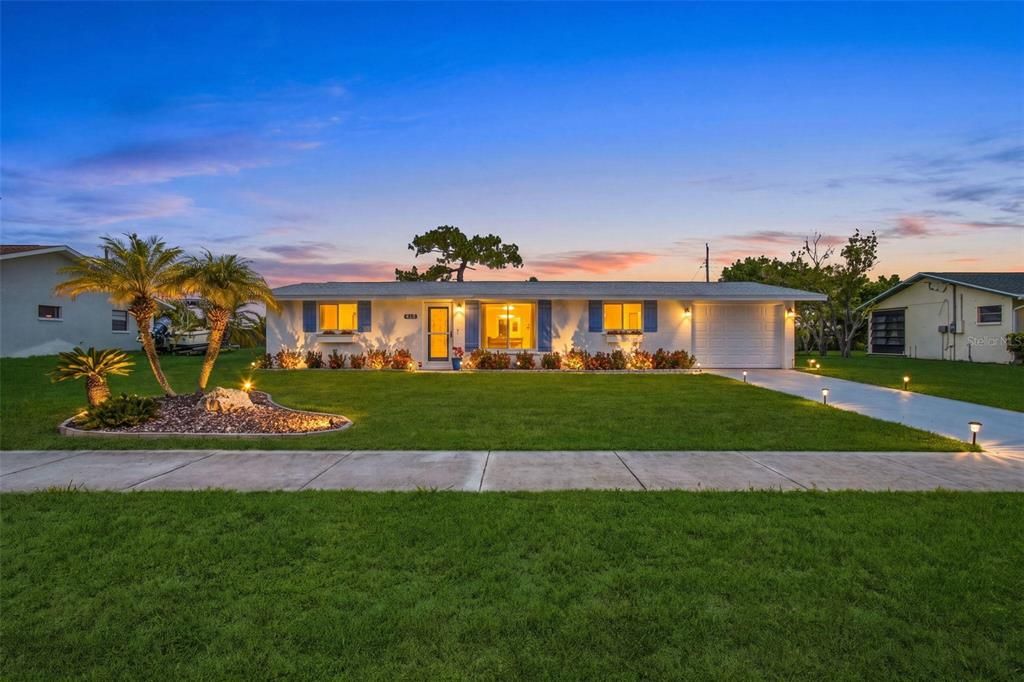 Active With Contract: $395,000 (3 beds, 2 baths, 1380 Square Feet)