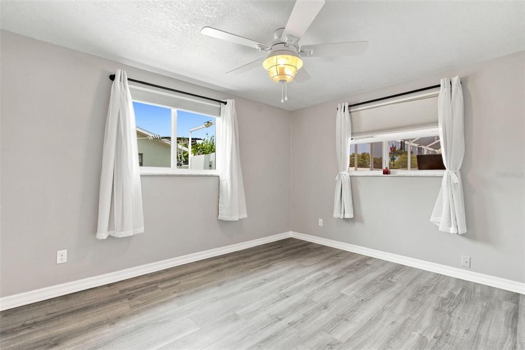 Active With Contract: $395,000 (3 beds, 2 baths, 1380 Square Feet)