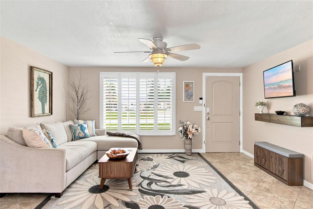 Active With Contract: $395,000 (3 beds, 2 baths, 1380 Square Feet)