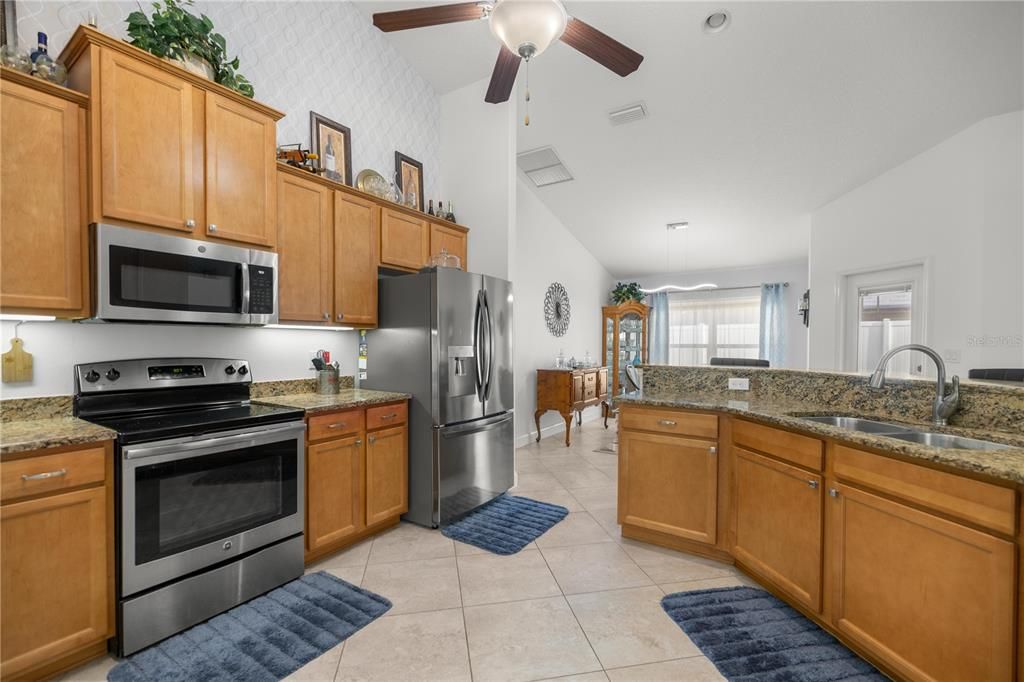For Sale: $355,000 (3 beds, 2 baths, 2150 Square Feet)