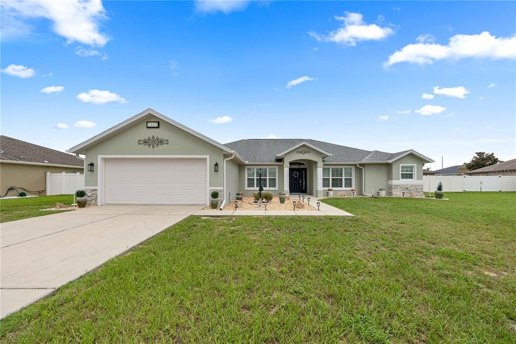 For Sale: $355,000 (3 beds, 2 baths, 2150 Square Feet)