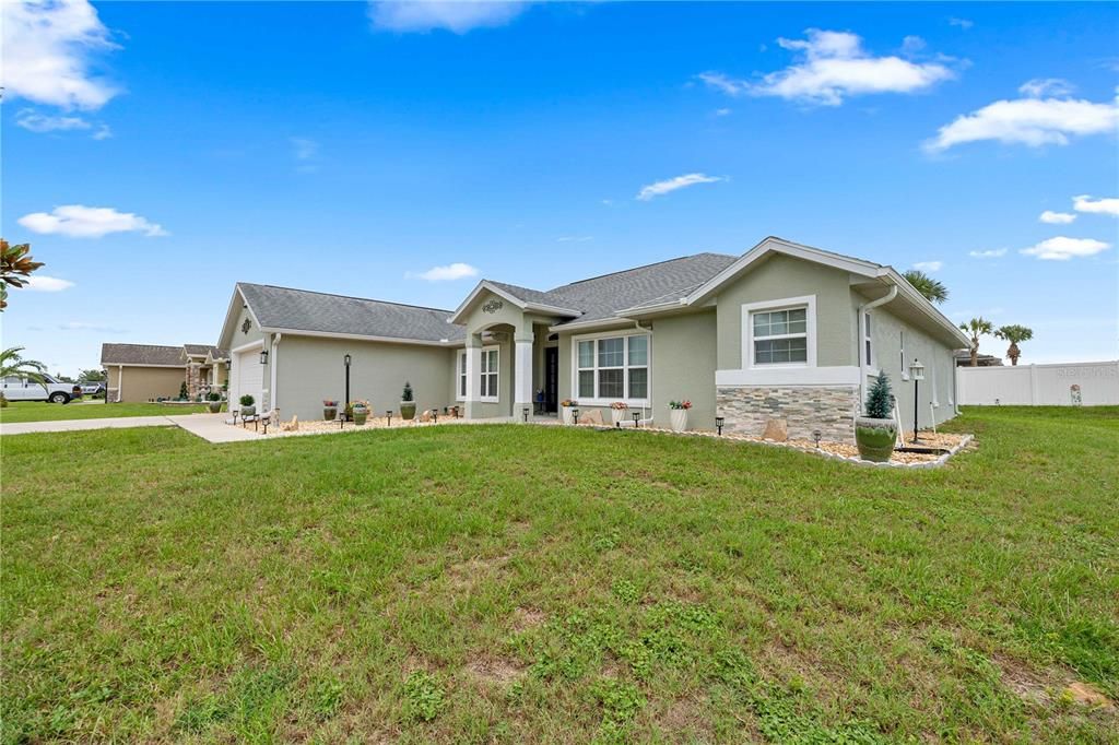 For Sale: $355,000 (3 beds, 2 baths, 2150 Square Feet)