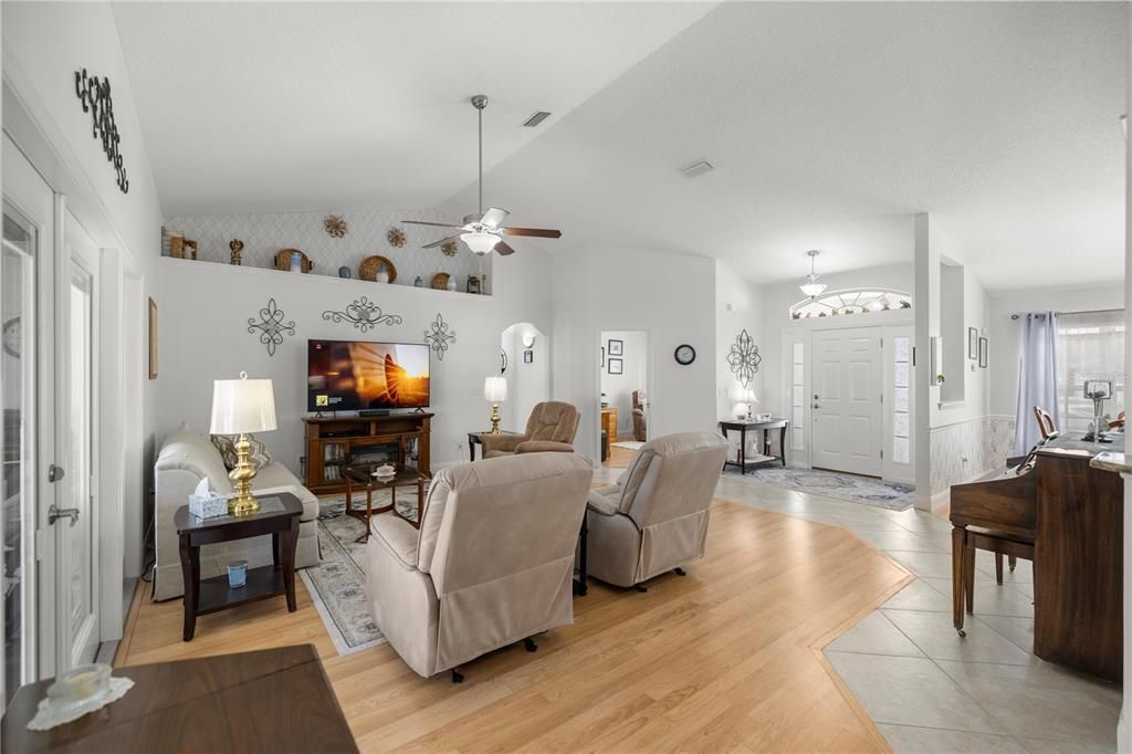 For Sale: $355,000 (3 beds, 2 baths, 2150 Square Feet)