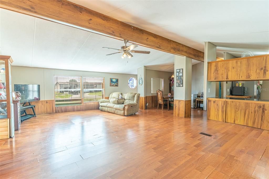 На продажу: $199,000 (3 спален, 2 ванн, 1560 Квадратных фут)