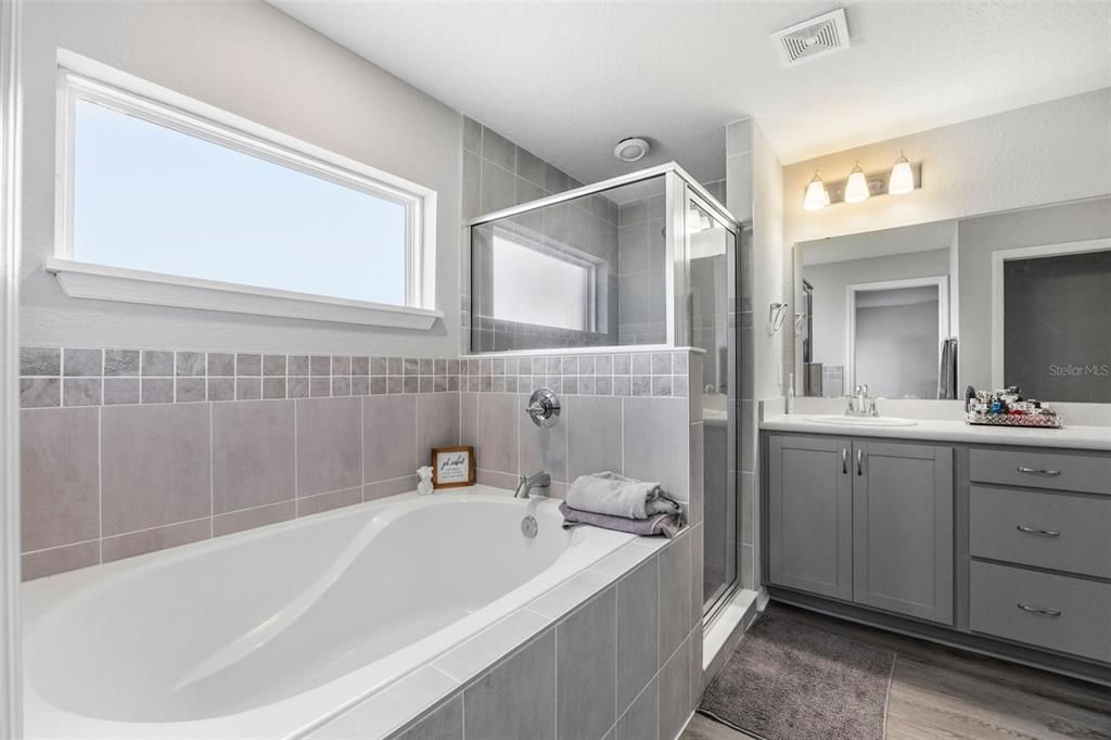 На продажу: $350,000 (4 спален, 2 ванн, 1768 Квадратных фут)