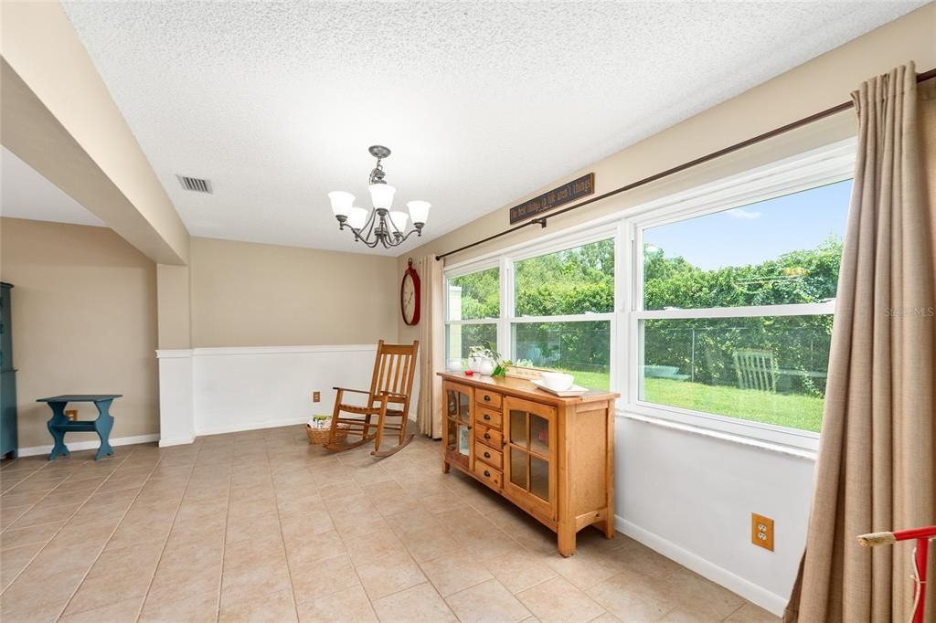 For Sale: $185,900 (2 beds, 2 baths, 1748 Square Feet)