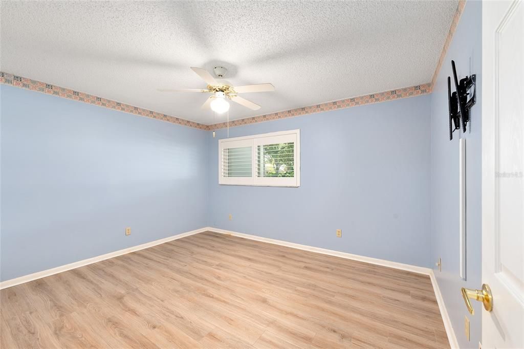 For Sale: $185,900 (2 beds, 2 baths, 1748 Square Feet)