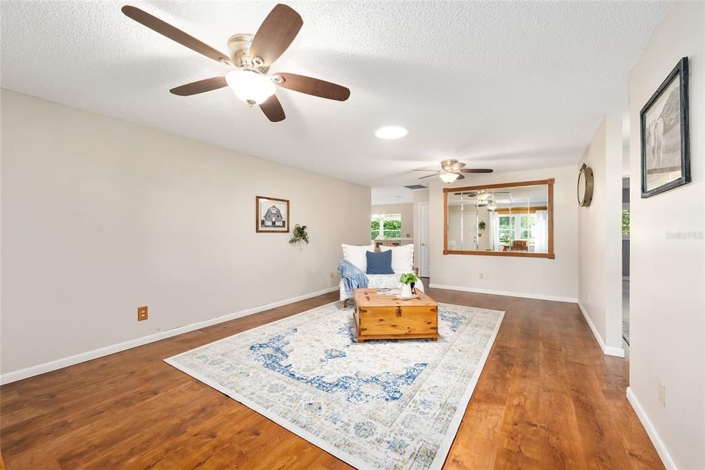 For Sale: $185,900 (2 beds, 2 baths, 1748 Square Feet)