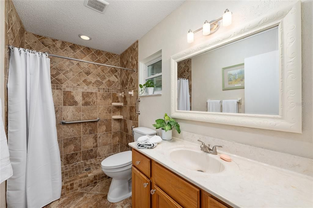 For Sale: $185,900 (2 beds, 2 baths, 1748 Square Feet)