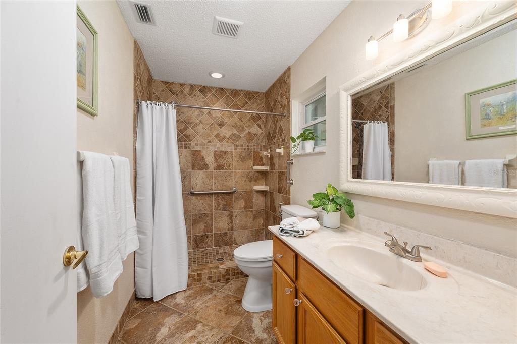 For Sale: $185,900 (2 beds, 2 baths, 1748 Square Feet)