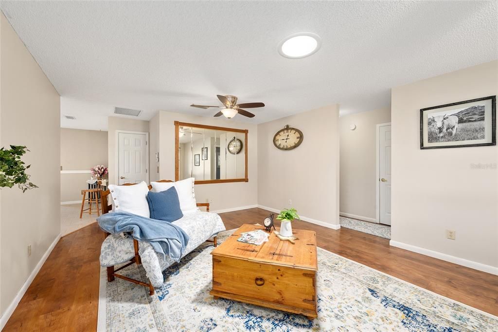 For Sale: $185,900 (2 beds, 2 baths, 1748 Square Feet)