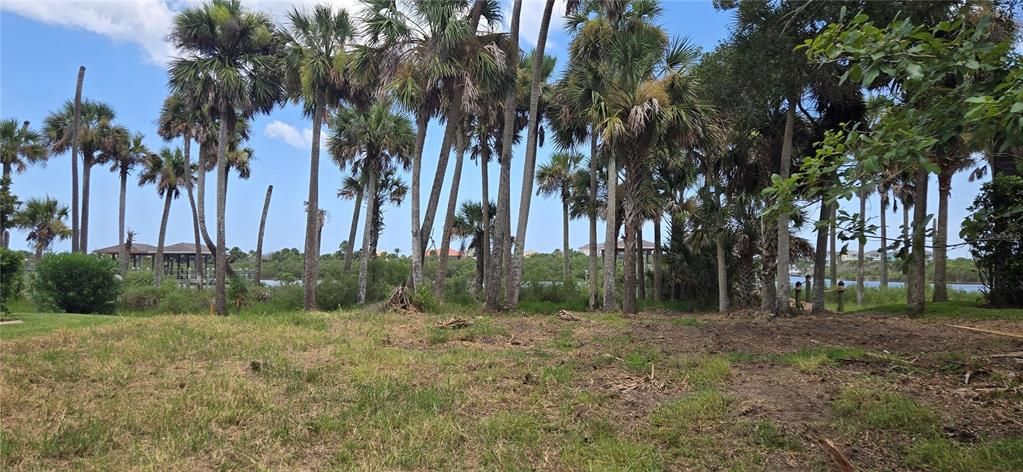 待售: $324,900 (0.52 acres)