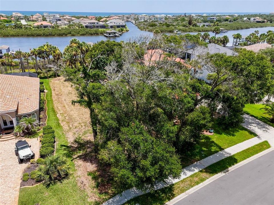 待售: $324,900 (0.52 acres)