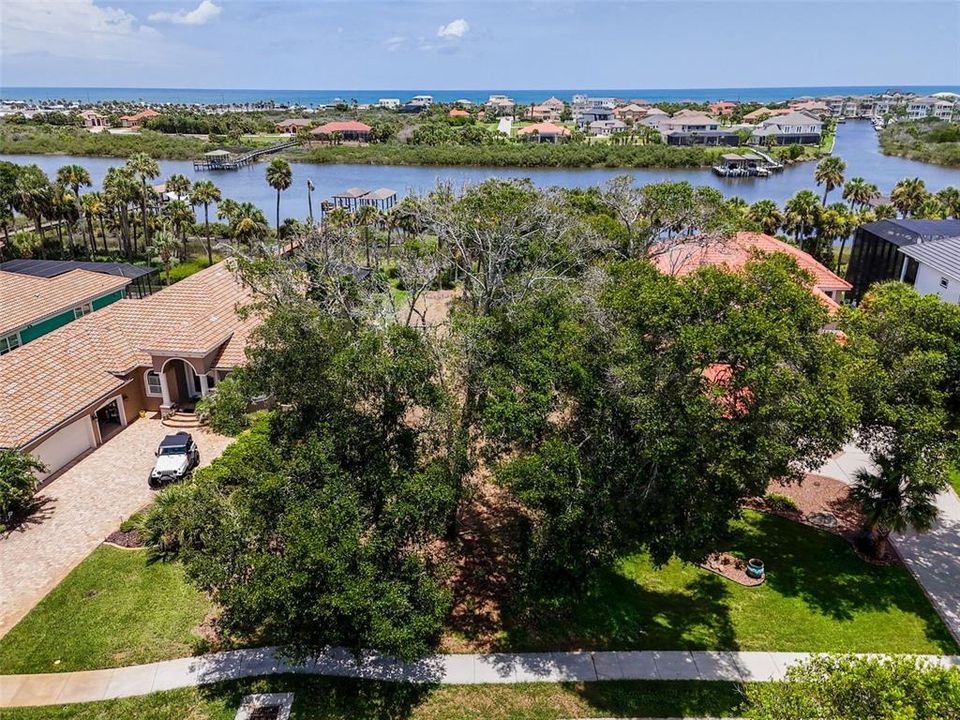 待售: $324,900 (0.52 acres)