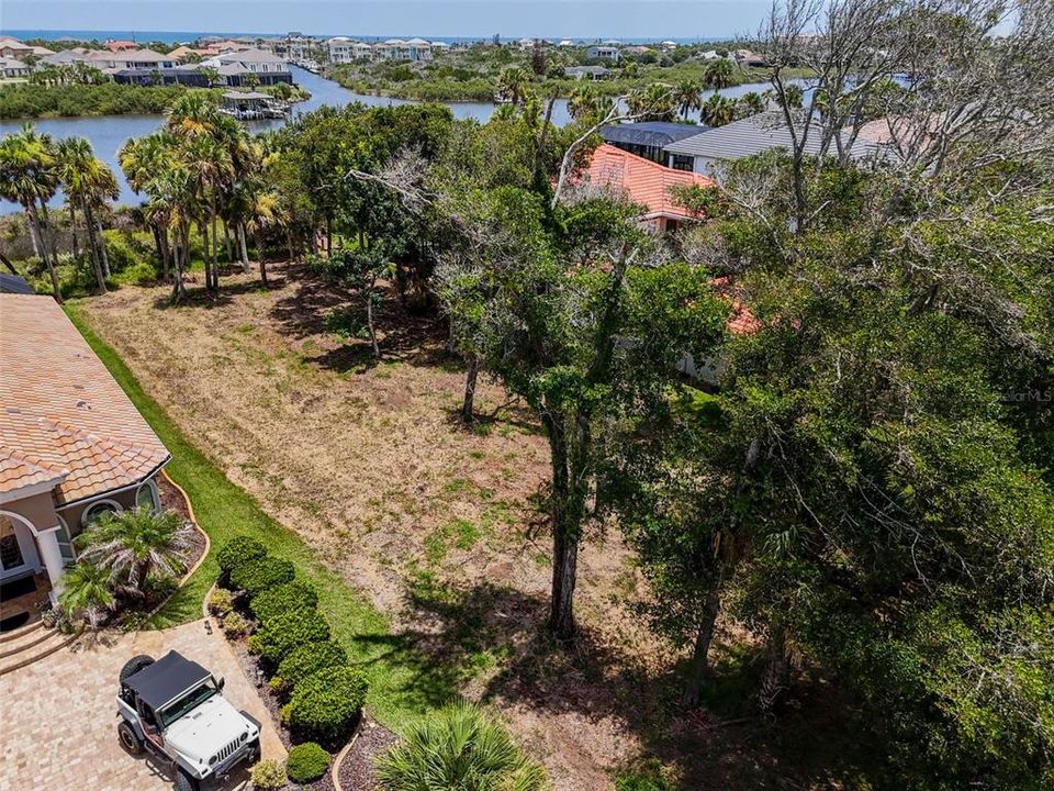 待售: $324,900 (0.52 acres)