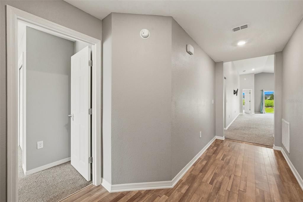 На продажу: $329,000 (4 спален, 2 ванн, 2004 Квадратных фут)