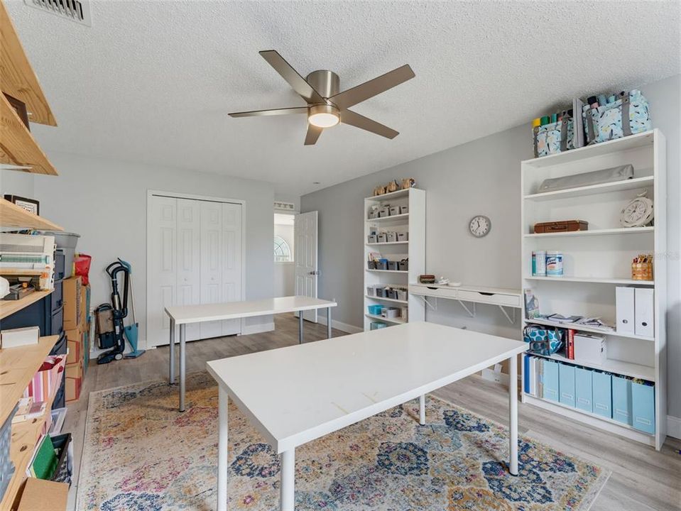 Activo con contrato: $595,000 (6 camas, 4 baños, 3900 Pies cuadrados)