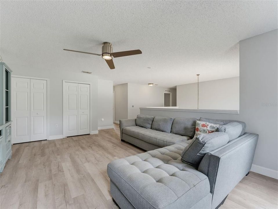 Activo con contrato: $595,000 (6 camas, 4 baños, 3900 Pies cuadrados)