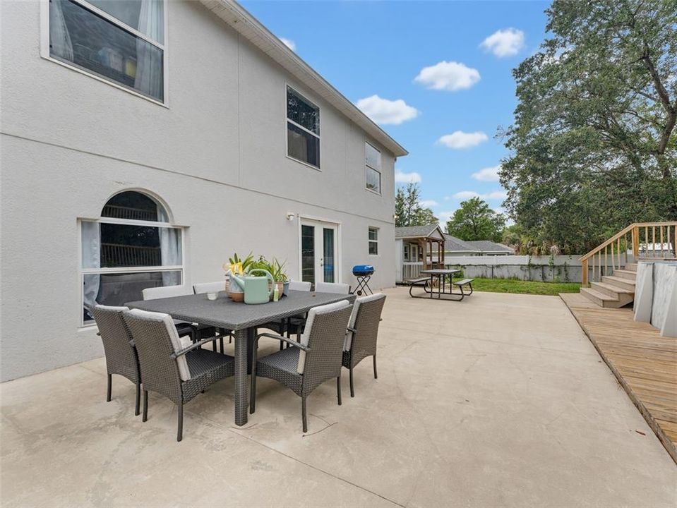 Activo con contrato: $595,000 (6 camas, 4 baños, 3900 Pies cuadrados)