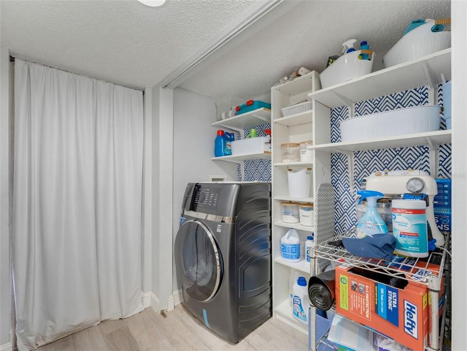 Activo con contrato: $595,000 (6 camas, 4 baños, 3900 Pies cuadrados)