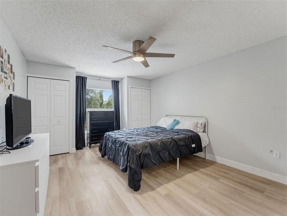 Activo con contrato: $595,000 (6 camas, 4 baños, 3900 Pies cuadrados)