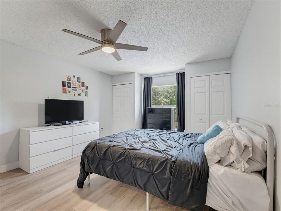 Activo con contrato: $595,000 (6 camas, 4 baños, 3900 Pies cuadrados)