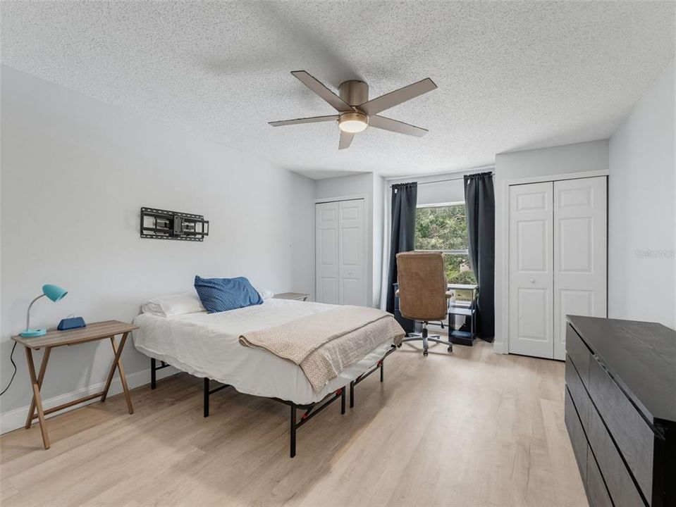 Activo con contrato: $595,000 (6 camas, 4 baños, 3900 Pies cuadrados)
