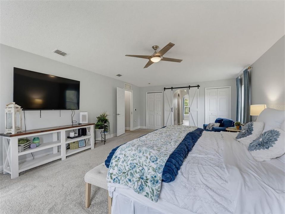 Activo con contrato: $595,000 (6 camas, 4 baños, 3900 Pies cuadrados)
