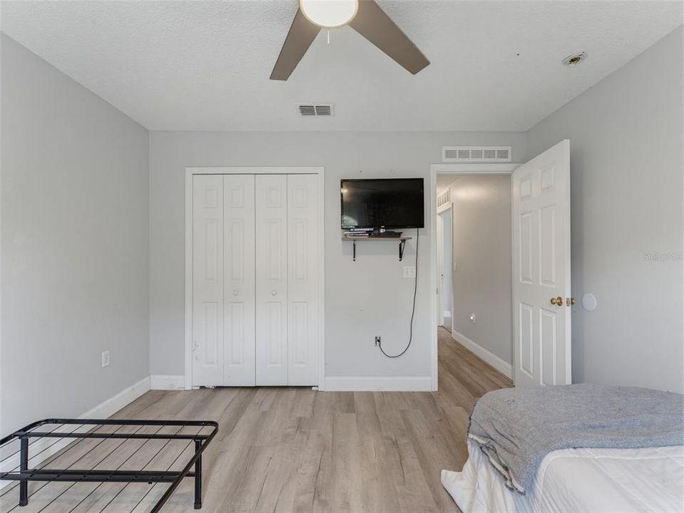 Activo con contrato: $595,000 (6 camas, 4 baños, 3900 Pies cuadrados)