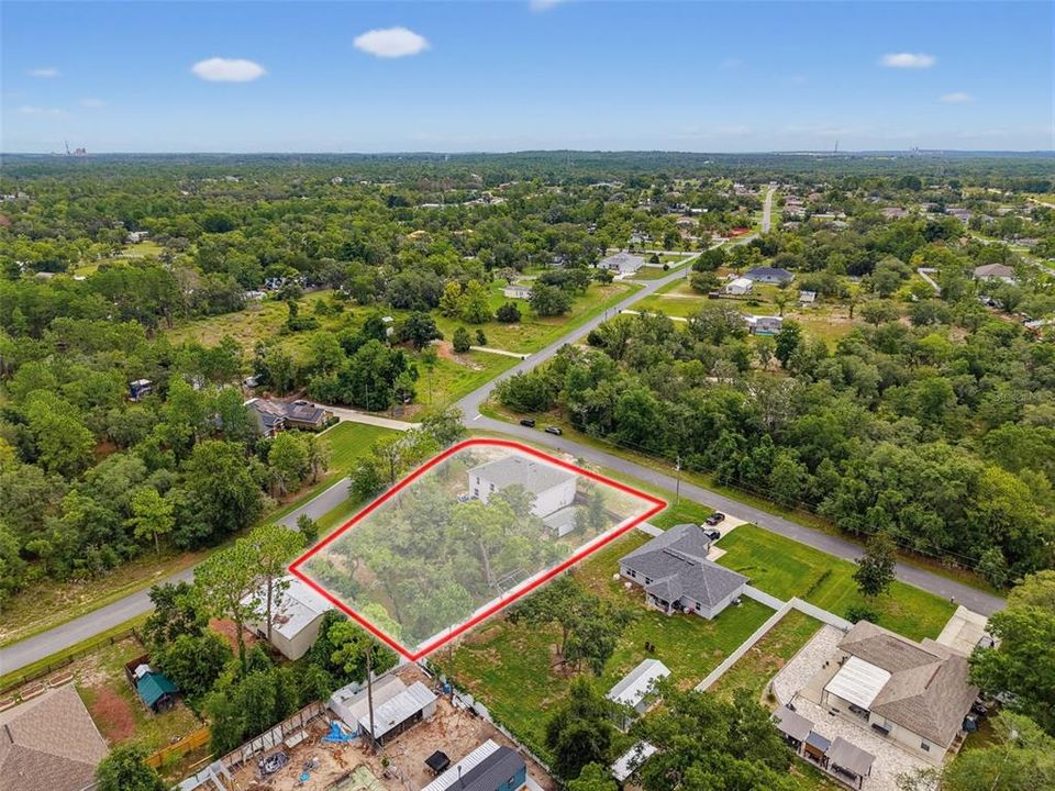 Activo con contrato: $595,000 (6 camas, 4 baños, 3900 Pies cuadrados)