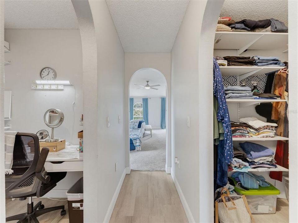 Activo con contrato: $595,000 (6 camas, 4 baños, 3900 Pies cuadrados)