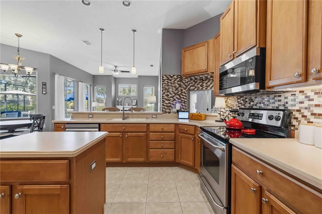 На продажу: $449,900 (4 спален, 3 ванн, 2458 Квадратных фут)